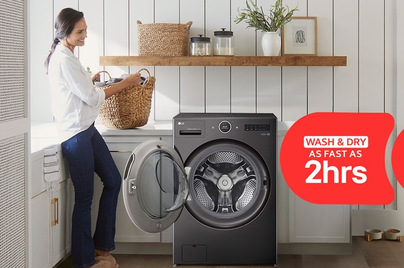 Le lave-linge séchant frontal LG WM6998HBA en Noir Acier, illustrant sa capacité à terminer un cycle de lavage et séchage complet en seulement 2 heures.