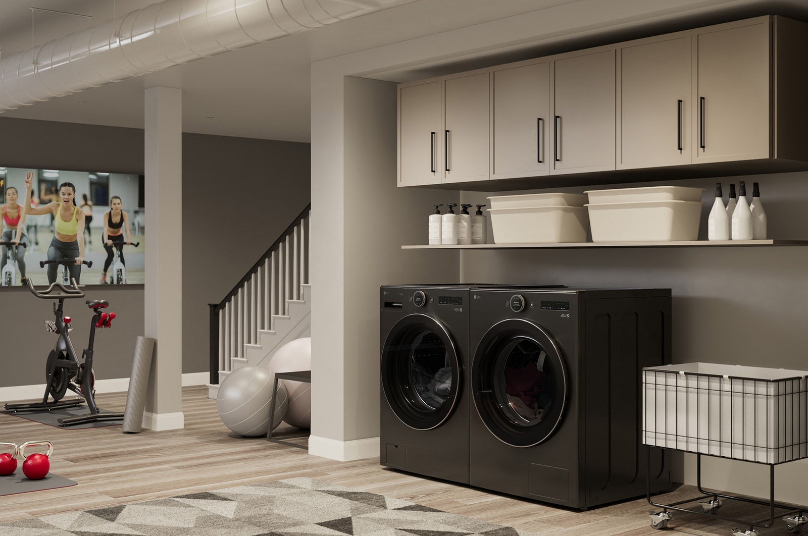 L'ensemble lave-linge et sèche-linge frontal LG (DLHC6702B) en Noir Acier, mettant en valeur son design premium et son intégration harmonieuse dans un espace utilitaire moderne faisant office de salle de sport.