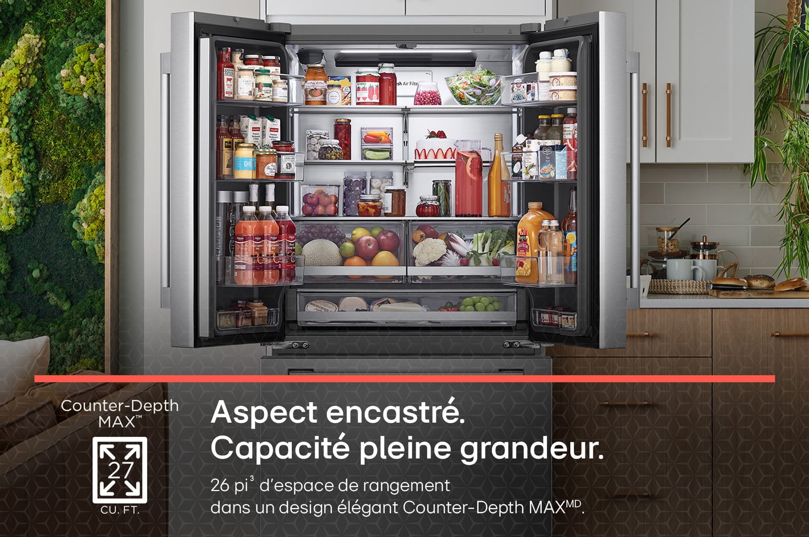 L'intérieur du réfrigérateur LG STUDIO SRFB27S3, montrant son design Counter-Depth MAX™ offrant une apparence encastrée avec une capacité de 27 pi³.