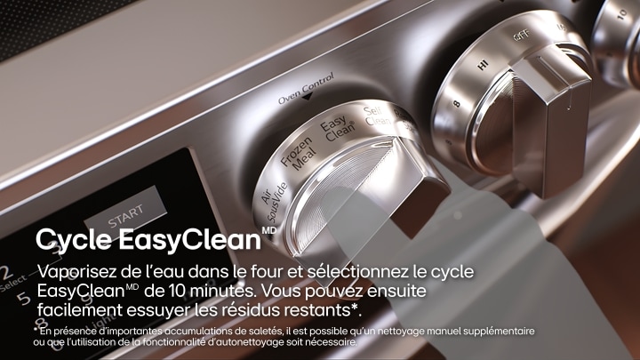 Intérieur de four LG avec fonctions EasyCleanMD et autonettoyage pour un nettoyage rapide et sans produits chimiques.