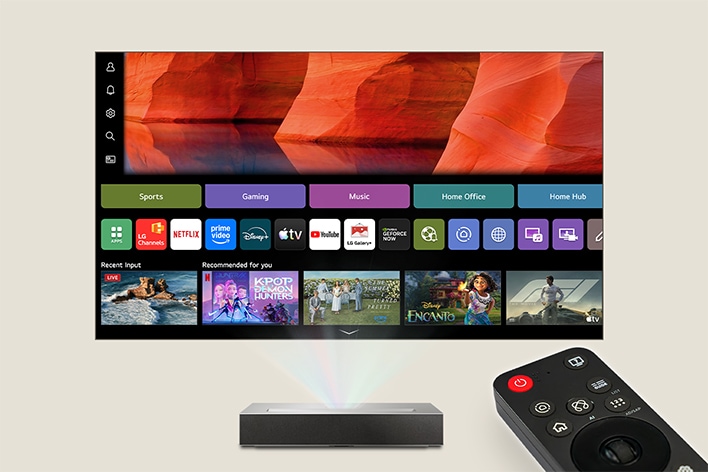 Vidéo de LG AI Voice ID fournissant des recommandations personnalisées sur le projecteur LG CineBeam avec la télécommande Magic.