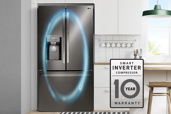 Réfrigérateur LG noir à trois portes avec distributeur d'eau, dans une cuisine moderne blanche.