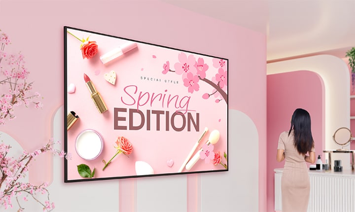 Le modèle UH5N-M est installé au mur d’un magasin de cosmétiques. Sa conception fine et son cadre uniforme s’intègrent parfaitement à l’intérieur.