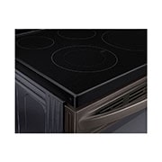 LG Cuisinière électrique intelligente de 6,3 pi3 avec Wi-Fi, convection par ventilateur, technologie AirFry et fonctionnalité EasyClean<sup>MD</sup>, LREL6323D