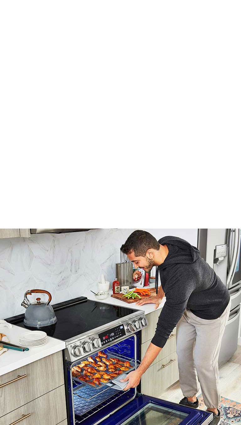 La technologie Air Fry offre une saveur croustillante et permet de préparer suffisamment de nourriture pour une foule.