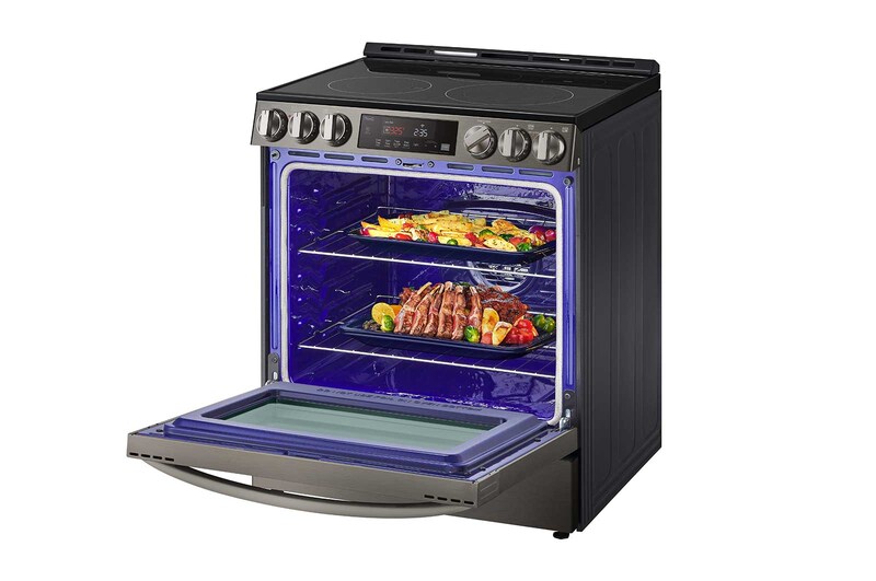 LG Cuisinière encastrable électrique intelligente de 6,3 pi³ en acier inoxydable noir équipé du Wi-Fi, d’une convection par ventilateur et de la technologie Air Fry et EasyClean<sup>MD</sup>., LSEL6333D