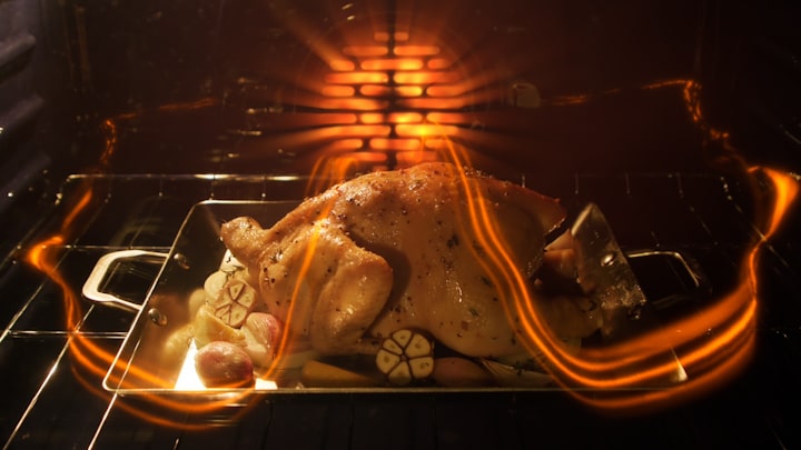 Poulet entier rôti avec de l'ail dans un four chaud, entouré de traînées de lumière orange symbolisant la chaleur.