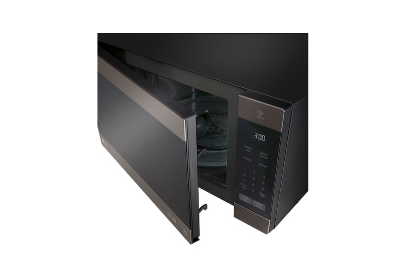 LG Four à micro-ondes de comptoir NeoChef<sup>MC</sup> de 2,0 pi<sup>3</sup> de la gamme LG STUDIO doté du système intelligent à inversion et de la fonctionnalité EasyClean<sup>MD</sup>, LSRM2085BD