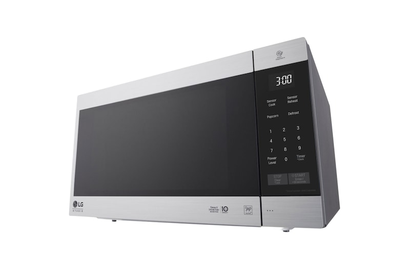LG Four à micro-ondes de comptoir NeoChef<sup>MC</sup> de 2,0 pi<sup>3</sup> de la gamme LG STUDIO doté du système intelligent à inversion et de la fonctionnalité EasyClean<sup>MD</sup>, LSRM2085ST