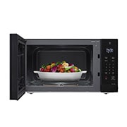 LG Four à micro-ondes de comptoir NeoChef<sup>MC</sup> de 1.5 pi3 avec onduleur intelligent et cuisson par capteur, MSER1590B