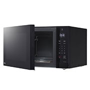 LG Four à micro-ondes de comptoir NeoChef<sup>MC</sup> de 1.5 pi3 avec onduleur intelligent et cuisson par capteur, MSER1590B