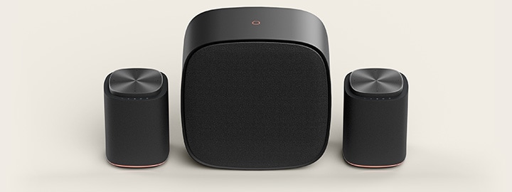 Deux haut-parleurs M7 avec un caisson de basses W7 du système AI Stereo Suite de LG