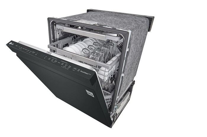 LG Lave-vaisselle noir mat à commandes sur le dessus avec TrueSteam<sup>MD</sup>, QuadWash<sup>MD</sup> et 3<sup>e</sup> panier, LDP6810BM