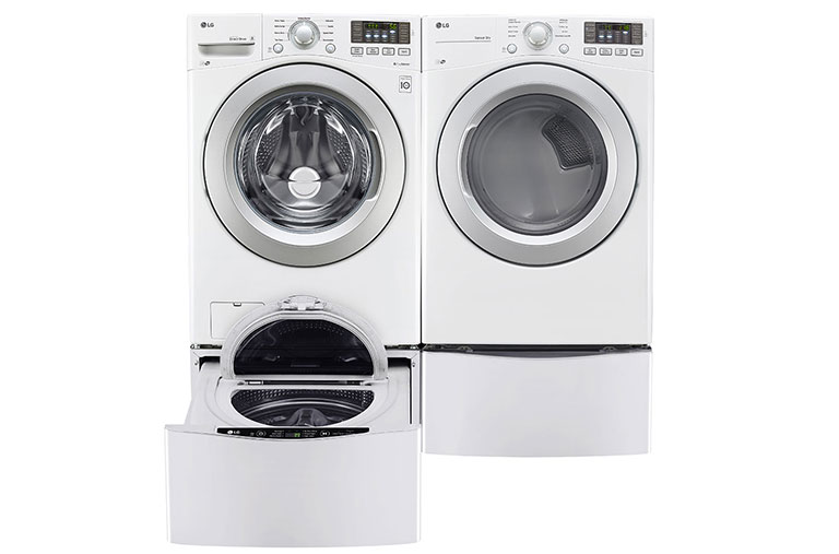 Vue avant de Ensemble TWINWash<sup>MC</sup> de LG d‘une capacité de 6,3 pi³ avec laveuse SideKick<sup>MC</sup> et sécheuse électrique de LG WM3270CW_WD100CW_DLE3170W_WDP4W