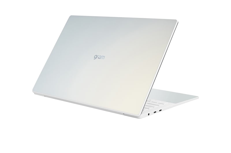 LG gram Style 16 po ultraléger avec écran OLED 16:10 et processeurs Intel<sup>MD</sup> Evo 13ᵉ génération | Windows 11 Home, 16Z90RS-K.AA74A9