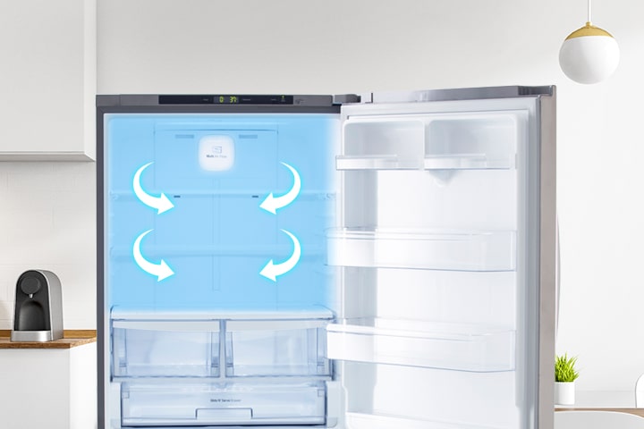 Intérieur d'un réfrigérateur LG en acier inoxydable avec étagères en verre et système Multi Air Flow.