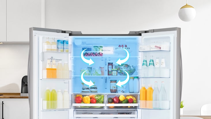 Intérieur d'un réfrigérateur LG en acier inoxydable avec étagères en verre et système de ventilation Multi Air Flow.
