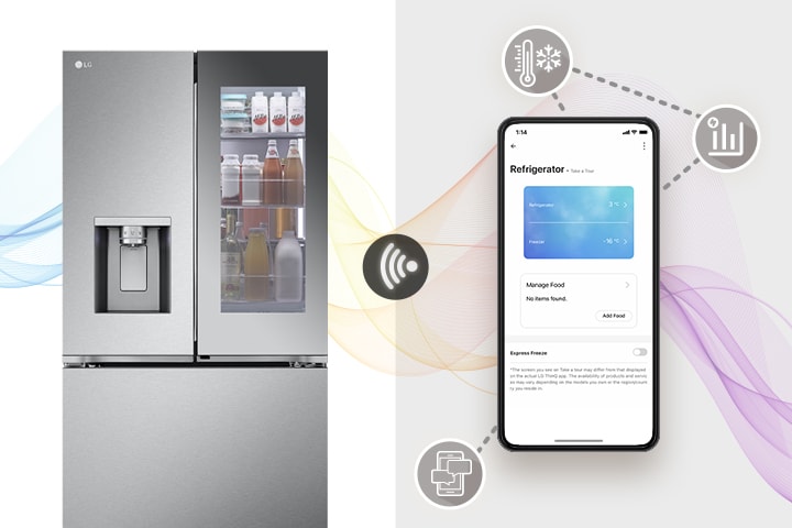 Réfrigérateur LG à trois portes en acier inoxydable avec écran intelligent affichant l'application ThinQ.
