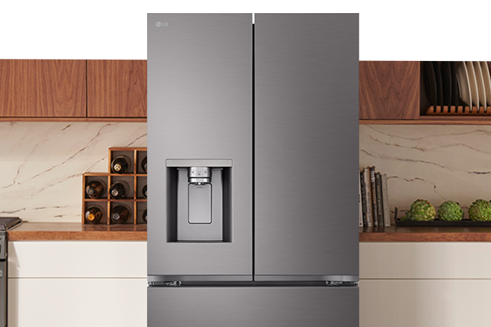 Réfrigérateur LG à portes françaises en acier inoxydable gris avec distributeur d'eau et de glaçons externe.