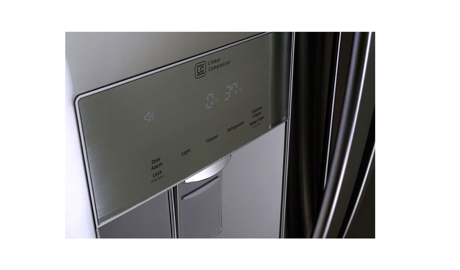 LG Réfrigérateur de 30 po d’une capacité de 22 pi<sup>3</sup>, doté d’une porte à deux battants et d’un distributeur d’eau, LFD22786SD