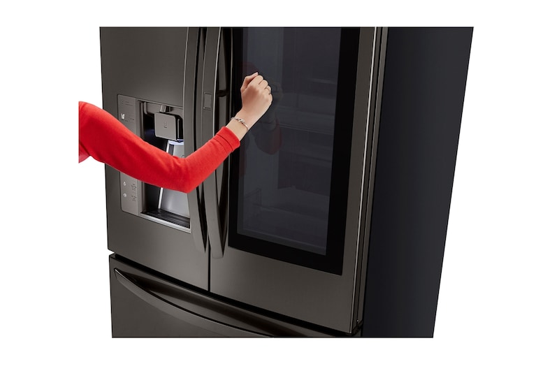 LG Réfrigérateur de 36 po à profondeur de comptoir, d’une capacité de 24 pi<sup>3</sup>, en acier inoxydable noir et doté d’une porte à deux battants avec Porte dans la porte<sup>MD</sup> et technologie InstaView<sup>MC</sup>, LFXC24796D
