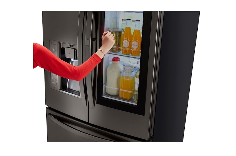 LG Réfrigérateur de 36 po à profondeur de comptoir, d’une capacité de 24 pi<sup>3</sup>, en acier inoxydable noir et doté d’une porte à deux battants avec Porte dans la porte<sup>MD</sup> et technologie InstaView<sup>MC</sup>, LFXC24796D