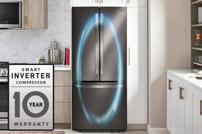 Réfrigérateur LG à portes françaises en acier inoxydable noir avec logo de garantie du compresseur Smart Inverter.