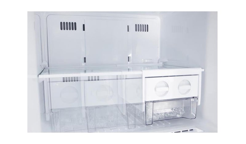 LG Réfrigérateur compact de 24 po d’une capacité de 11 pi<sup>3</sup>, avec congélateur en haut, à profondeur de comptoir et refroidissement à débit d’air multiple, LTNC11121V