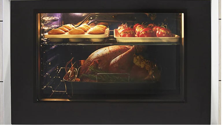 Frappez deux fois et voyez ce qui est en train de cuire.