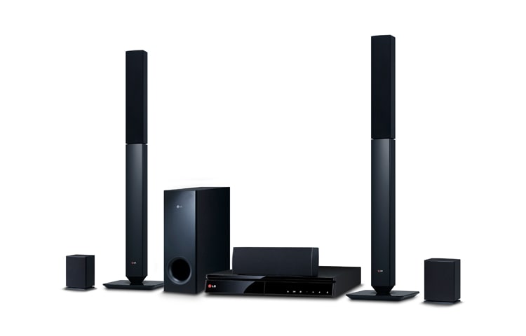 Vue avant de Rehaussez votre expérience de la HD intégrale 1080p 3D grâce au système de cinéma maison Smart 3D BH6430P 1000 W 5,1 canaux de LG procurant une puissante sonorité immersive depuis les haut-parleurs et le caisson de basses de qualité supérieure. BH6430P
