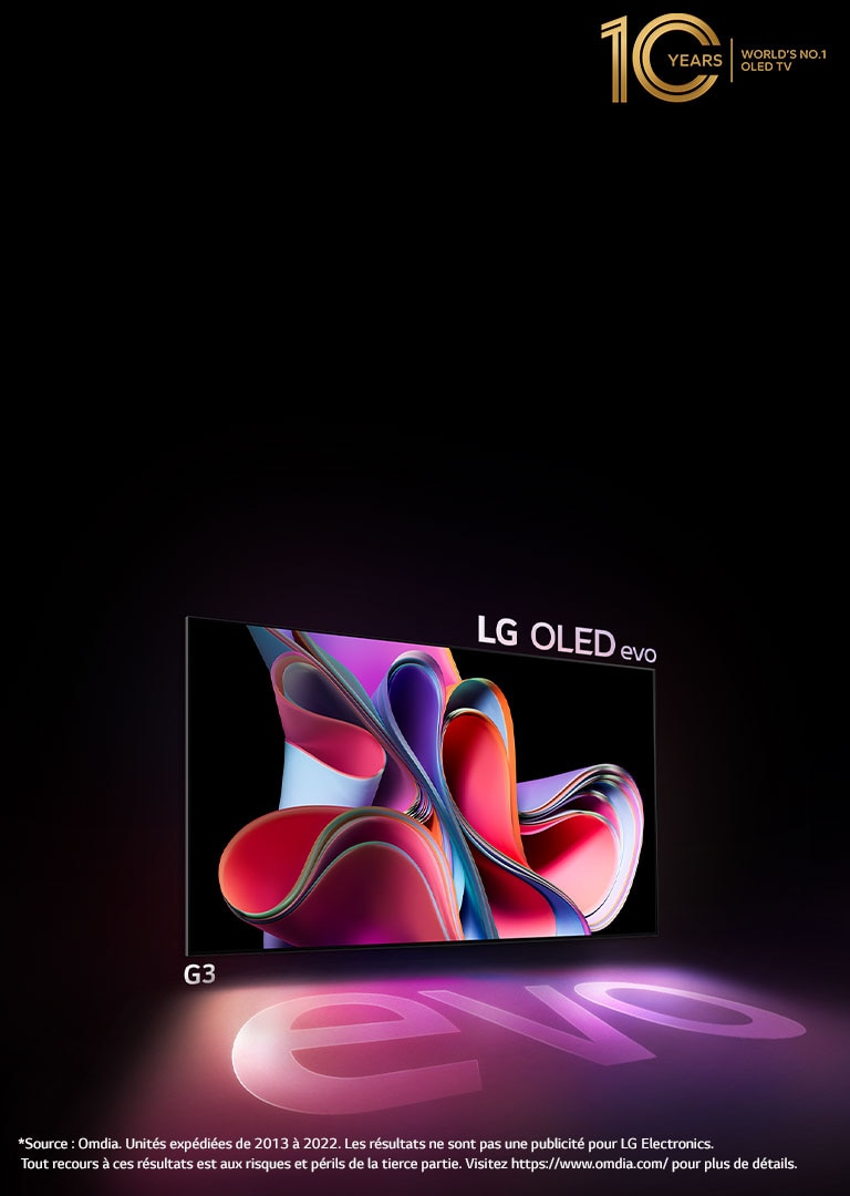 Le LG OLED G3 evo qui brille vivement dans un lieu sombre. Et un logo célébrant le 10e anniversaire de l’OLED est affiché en haut à droite.