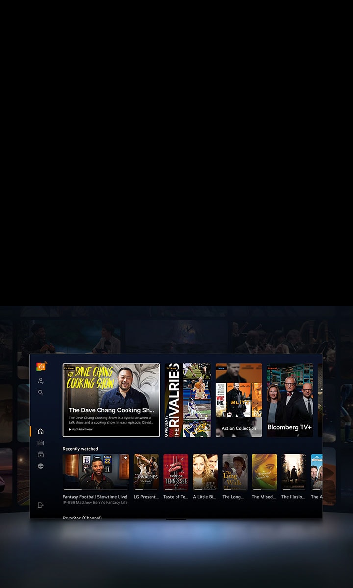 Un téléviseur de LG au premier plan montre une sélection de vignettes de films et d’émissions de télévision. Le texte « Collection Action », « Bloomberg TV+ » et « Recently watched » (récemment regardés) est affiché. L’espace devant le téléviseur est légèrement éclairé, comme par la lumière du téléviseur. Derrière le téléviseur, sur un fond plus sombre, se trouvent d’autres vignettes de films et d’émissions de télévision.