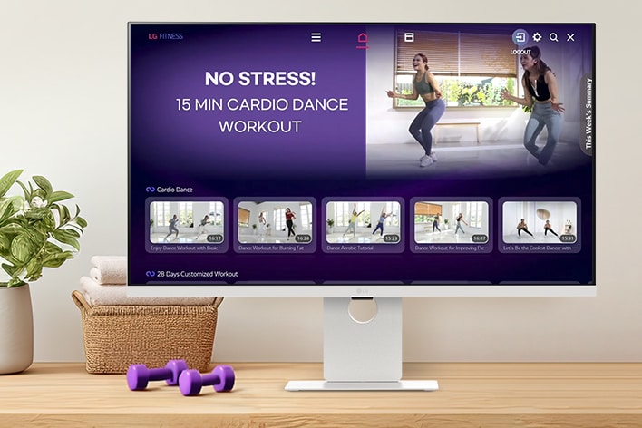 L’écran du LG Smart Monitor diffuse différentes vidéos LG Fitness.