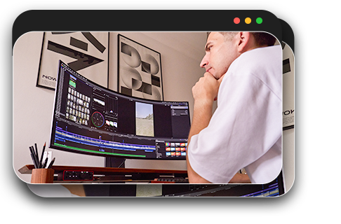 Utilisateur mettant des vêtements dans la machine à laver et utilisant l’application sur smartphone pour lancer le lavage à distance.
