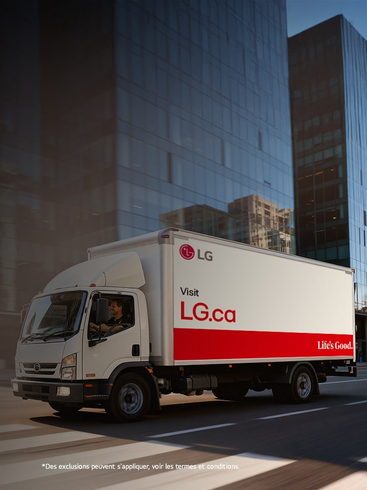 Un camion de livraison LG circulant en ville