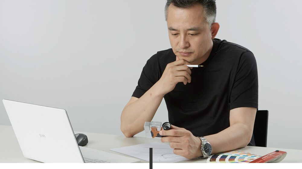 Le concepteur Enbong Lee avec l’histoire créative de conception