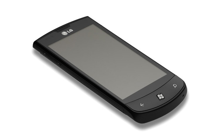 LG &#xaSmartphone mit Windows 7 und 3,8 Zoll großem Full Touchscreen, E900