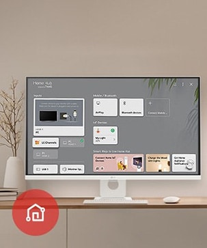 Auf dem Tisch zeigt der Monitor den Bildschirm des Home-Dashboards an, mit dem LG ThinQ App-Symbol in der unteren linken Ecke.