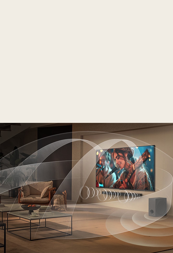 Wohnzimmer mit einem LG QNED TV und einer LG Soundbar mit Grafiken, die zeigen, wie beide Geräte den Raum mit Multi-Surround-Klang füllen.