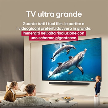 Une fille et un chien sont assis devant une LG QNED TV installée sur un mur représentant trois éléphants marchant vers l’extérieur au-dessus d’une LG Soundbar. Le titre évoque la façon dont chaque scène d’action est plus palpitante sur un très grand écran.