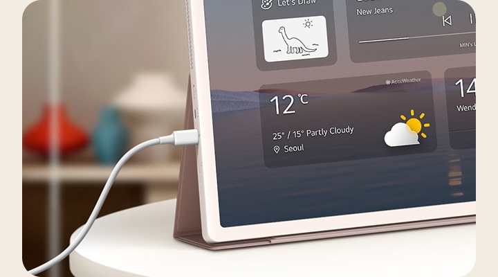 Gros plan du câble USB-C connecté au StanbyME 2.