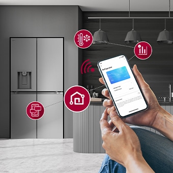 Intérieur de cuisine moderne avec le réfrigérateur InstaView