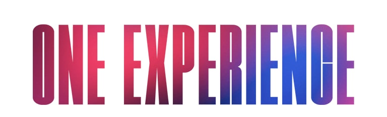 Les mots « UNE EXPÉRIENCE » apparaissent selon un motif dans un dégradé de rose foncé et violet.