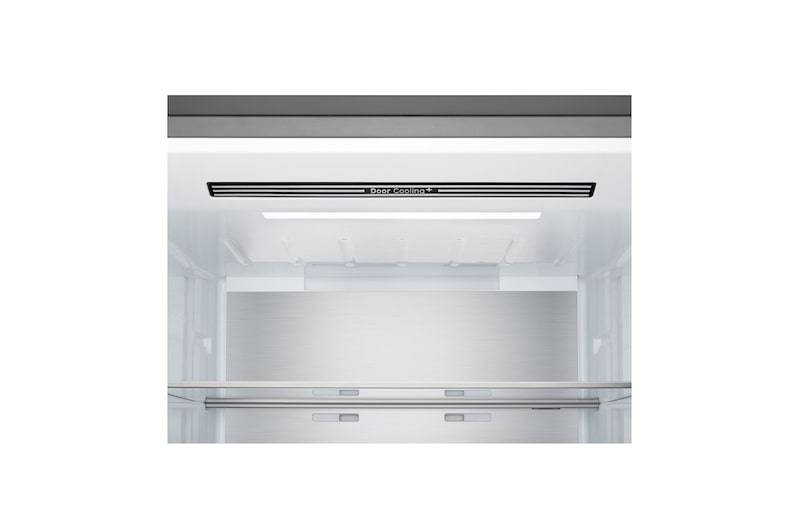 Congélateur bas LG (gbbw726cpy) installé encastré dans un grand mur beige chaud avec des flèches blanches pointant vers le haut et les surfaces avant
