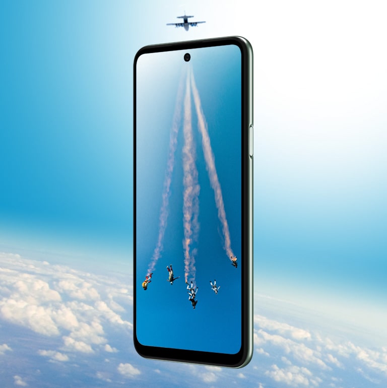 Un smartphone dans le ciel.