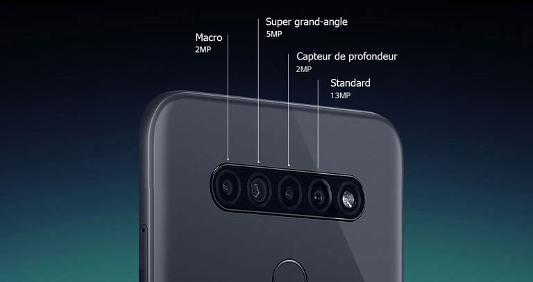 Vue arrière d’un smartphone montrant quatre appareils photo