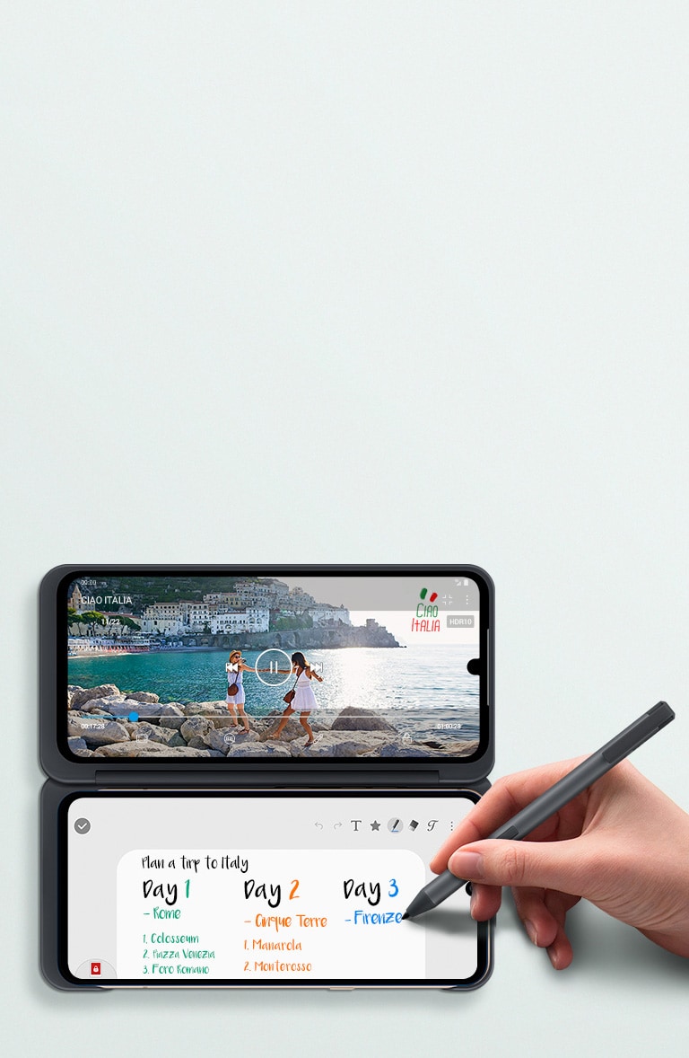 Regardez la vidéo de vacances sur un écran et écrivez sur l’autre grâce au stylet.