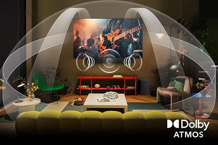 Sala con poca luz con OLED LG TV y LG Soundbar. Primer plano de una guitarra eléctrica sonando. Gráficos muestran cómo Dolby Atmos llena el espacio con sonido envolvente desde cualquier dirección. Logotipo de Dolby Atmos en la esquina inferior.