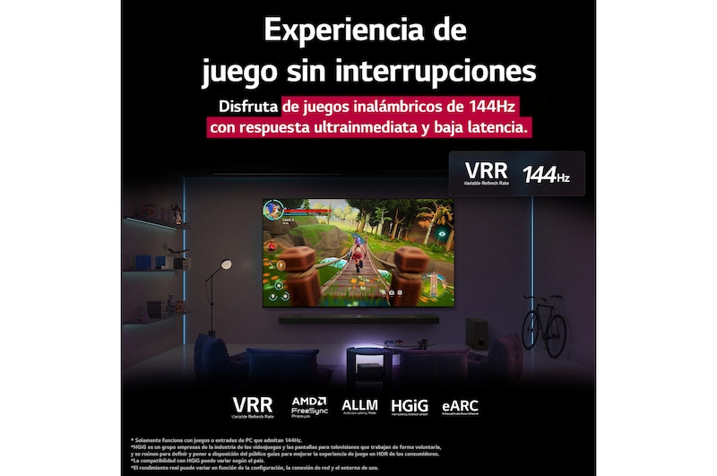 Una sala de estar con luz tenue y una pantalla de juego mostrada en la QNED9M. La Caja de conexión cero se encuentra dentro de una mesa ratona. El texto habla de juegos inalámbricos de 144Hz con respuesta ultrainmediata y baja latencia.