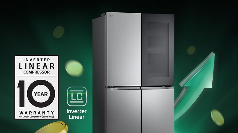 Refrigerador frente a flechas ascendentes y monedas amontonadas